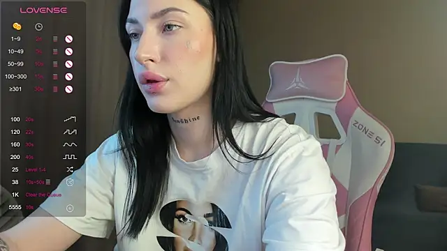 JenniferQueen11 online show from February 2025 01:43:02 PM