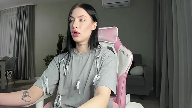 JenniferQueen11 online show from February 2025 02:59:02 PM