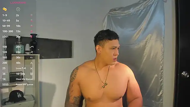 Colton Massif online show from December 2024 11:09:02 PM