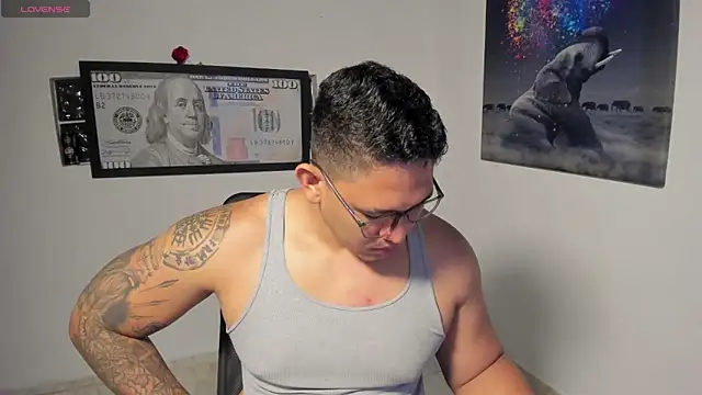 Colton Massif online show from November 2025 04:12:01 AM