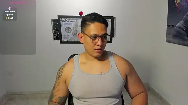 Colton Massif online show from November 2025 04:45:02 AM