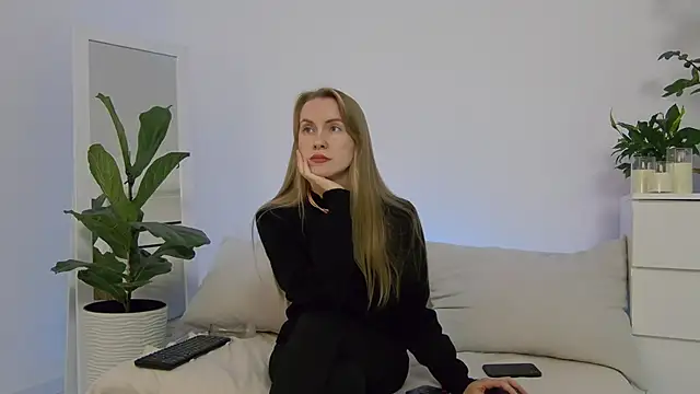 Fallinlove1 online show from October 2025 01:53:02 PM