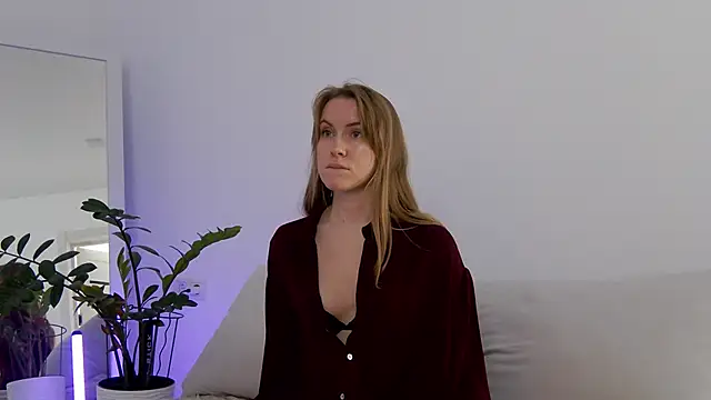 Fallinlove1 online show from March 2026 12:43:01 PM