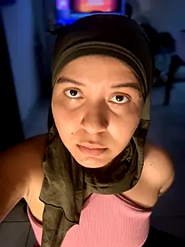 MatchedEyebrow online show from December 2025 10:47:01 PM