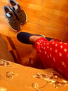 feet toes online show from October 2025 05:30:01 AM