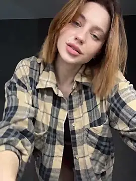 Camilla Railian online show from October 2025 04:00:01 AM