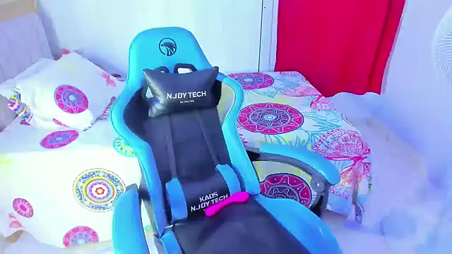 Lunastar02 online show from November 2025 02:43:02 PM