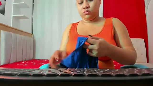 Lunastar02 online show from December 2025 02:13:02 PM