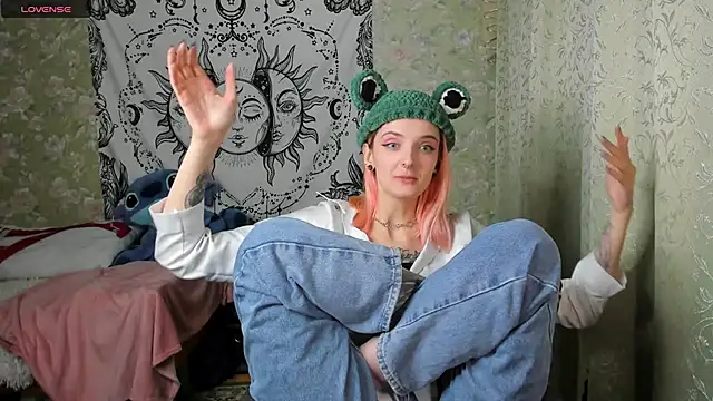 Snapshot of Cutie_Adelia chatting on January 2025 10:02:01 PM Cutie Adelia online show from January 2025 10:02:01 PM