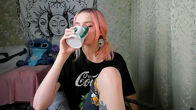 Snapshot of Cutie_Adelia chatting on January 2025 12:26:02 PM Cutie Adelia online show from January 2025 12:26:02 PM