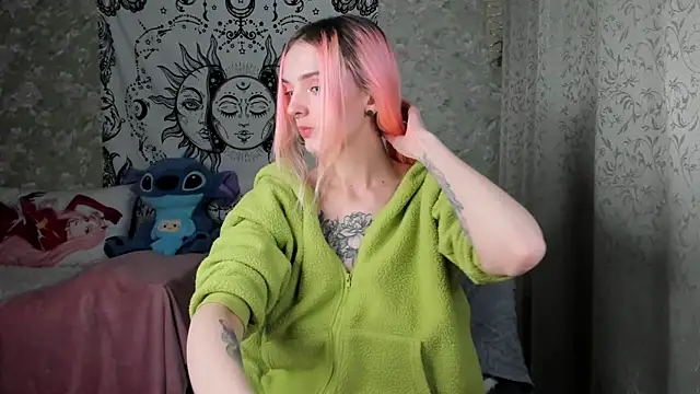 Snapshot of Cutie_Adelia chatting on February 2025 12:48:01 PM Cutie Adelia online show from February 2025 12:48:01 PM