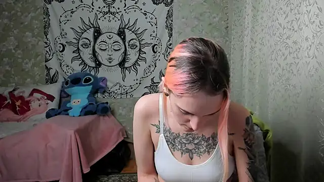 Snapshot of Cutie_Adelia chatting on February 2025 01:18:02 PM Cutie Adelia online show from February 2025 01:18:02 PM