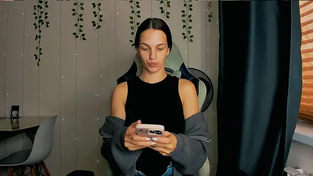 KarlaSim online show from September 2025 11:24:01 AM