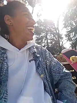 Goldenlace online show from February 2025 11:42:02 AM