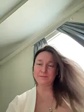 Snapshot of Vivian_MayXxX chatting on February 2025 09:37:01 PM Vivian MayXxX online show from February 2025 09:37:01 PM