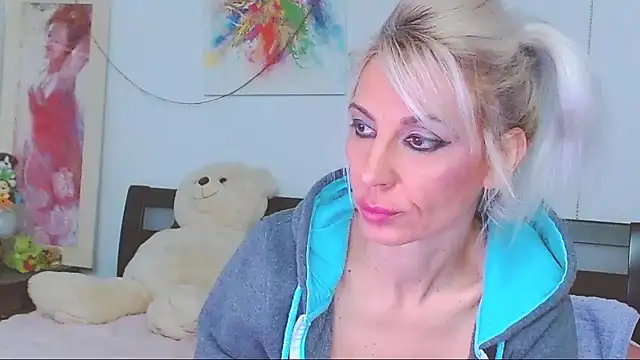 HoneyLara online show from January 2026 01:43:02 AM