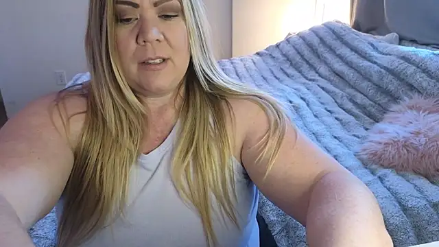 JESS LOVES online show from December 2024 05:07:02 PM