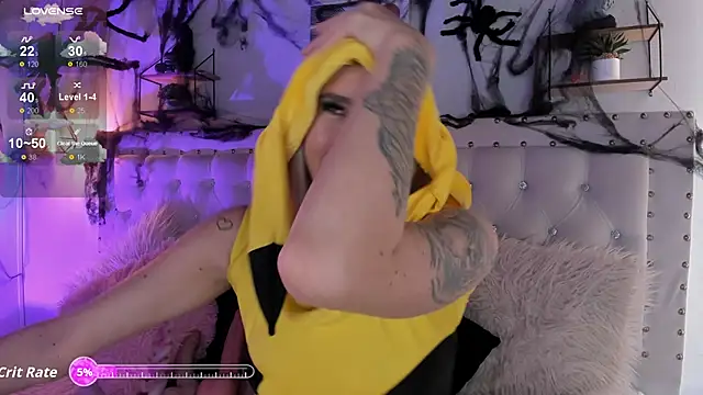 Atenea Klett  online show from October 2025 02:19:01 PM