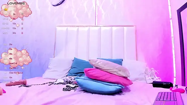 zarahfoster online show from December 2024 08:05:02 PM