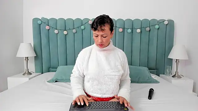 marianaaguii online show from February 2025 11:27:02 AM