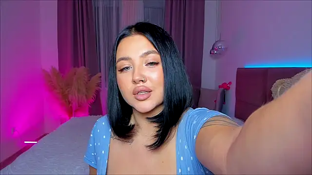 KylieLips online show from September 2025 06:57:01 PM