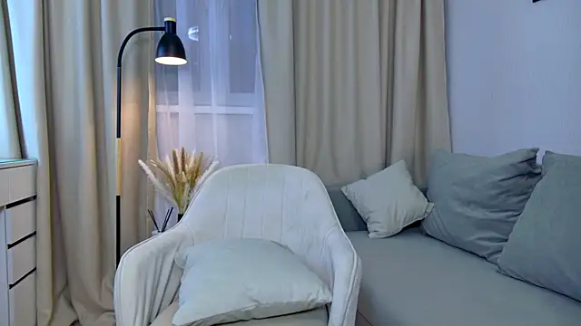 KylieLips online show from March 2026 06:00:01 PM