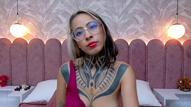 Snapshot of NicoleBlum chatting on January 2025 03:39:02 PM NicoleBlum online show from January 2025 03:39:02 PM