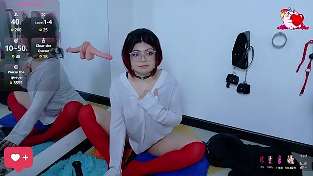 Catwhite  online show from March 2025 03:29:02 PM