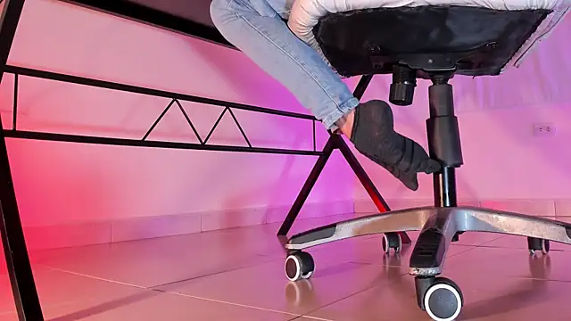 ArchieCollins online show from September 2025 04:16:01 AM