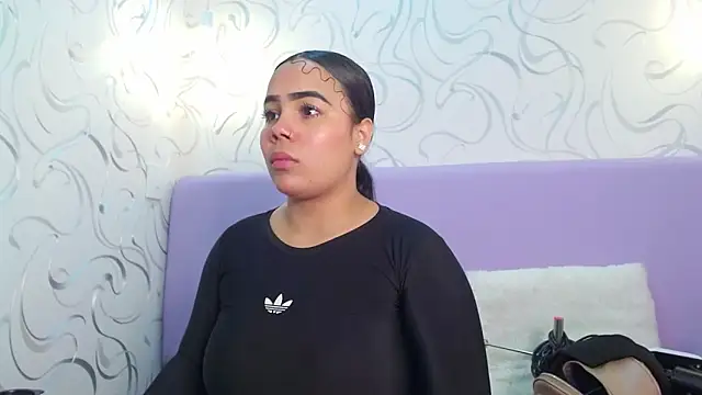 EmilyQueen3x online show from October 2025 01:32:01 PM