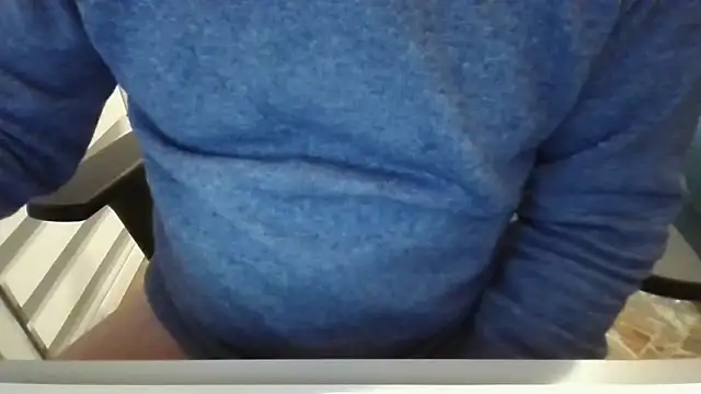 Snapshot of alessexxx24 chatting on March 2025 08:33:02 PM alessexxx24 online show from March 2025 08:33:02 PM