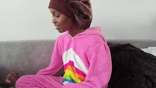 Snapshot of _Hello_Titty_ chatting on December 2025 04:40:01 AM Hello Titty online show from December 2025 04:40:01 AM