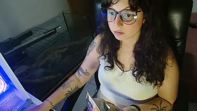 Snapshot of myamillor chatting on January 2025 10:04:02 PM myamillor online show from January 2025 10:04:02 PM