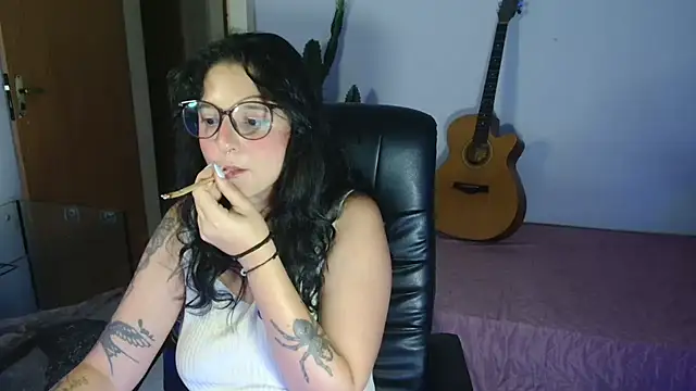 Snapshot of myamillor chatting on February 2025 10:20:02 PM myamillor online show from February 2025 10:20:02 PM