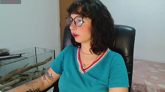 Snapshot of myamillor chatting on September 2025 09:48:02 PM myamillor online show from September 2025 09:48:02 PM