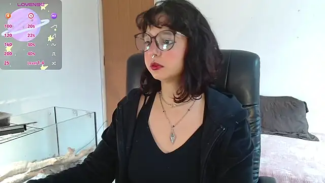 Snapshot of myamillor chatting on September 2025 12:20:01 PM myamillor online show from September 2025 12:20:01 PM