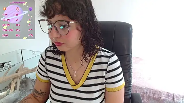 Snapshot of myamillor chatting on September 2025 04:45:02 PM myamillor online show from September 2025 04:45:02 PM