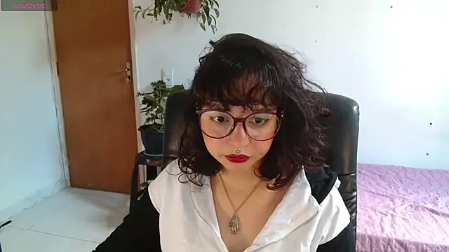 Snapshot of myamillor chatting on October 2025 10:59:01 AM myamillor online show from October 2025 10:59:01 AM