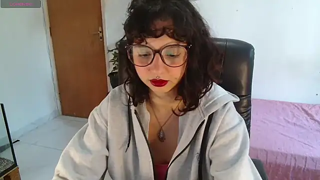 Snapshot of myamillor chatting on October 2025 11:53:02 AM myamillor online show from October 2025 11:53:02 AM