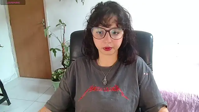 Snapshot of myamillor chatting on October 2025 01:01:02 PM myamillor online show from October 2025 01:01:02 PM