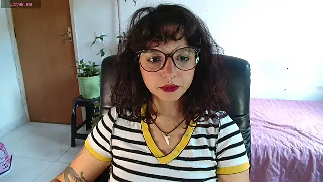 Snapshot of myamillor chatting on November 2025 12:37:01 PM myamillor online show from November 2025 12:37:01 PM