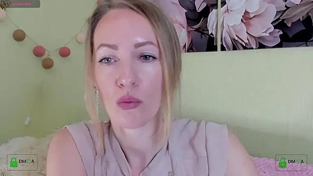 Queenymel online show from December 2024 03:43:01 PM