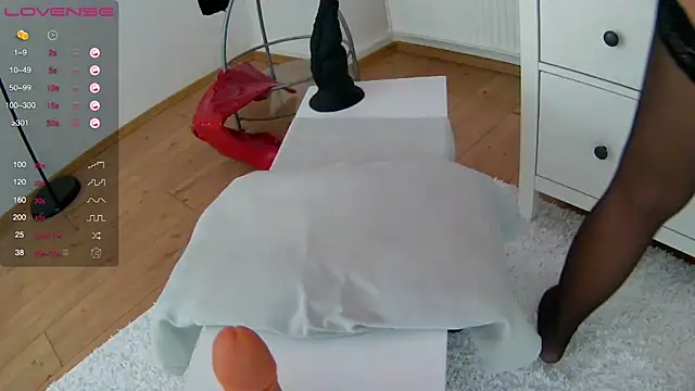 Snapshot of Latina_daily chatting on February 2025 02:37:01 PM Latina daily online show from February 2025 02:37:01 PM