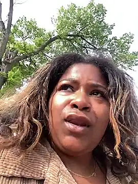 BigFineSelena online show from April 2026 02:11:01 PM