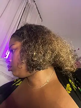 BigFineSelena online show from May 2026 03:48:01 AM