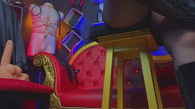 PerlaDivaio online show from December 2024 01:02:02 PM