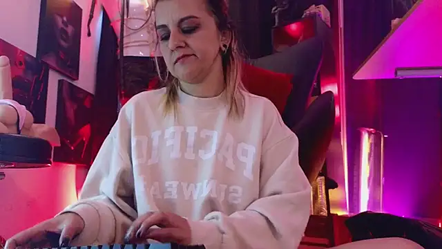 PerlaDivaio online show from April 2026 01:56:02 PM