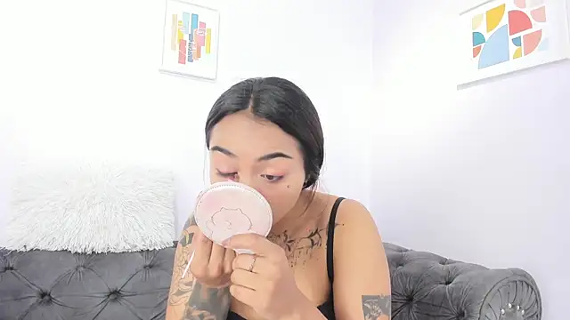 miss soffi  online show from November 2025 12:15:01 PM