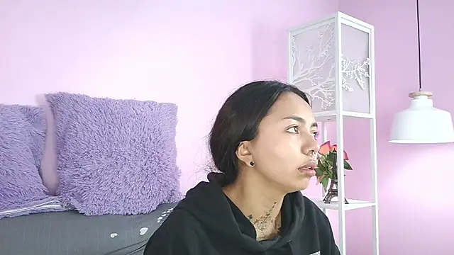 miss soffi  online show from November 2025 12:26:01 PM