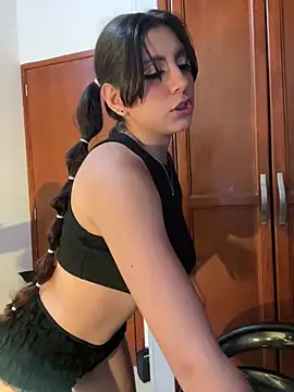 loolla 23 online show from February 2025 03:52:02 AM